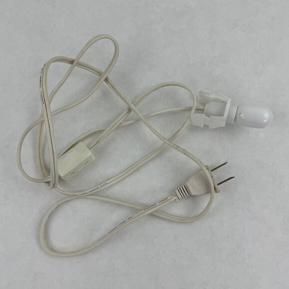 1998 Dickens Collectables Sugar Creek County Railroad Station Lighted Christmas - Picture 8 of 16